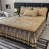 Кружевной стеганый комплект из трех предметов: юбка для кровати из хрустального бархата для тепла осенью и зимой, коралловое покрывало, утолщенное флисовое покрывало, защитный чехол, постельное белье