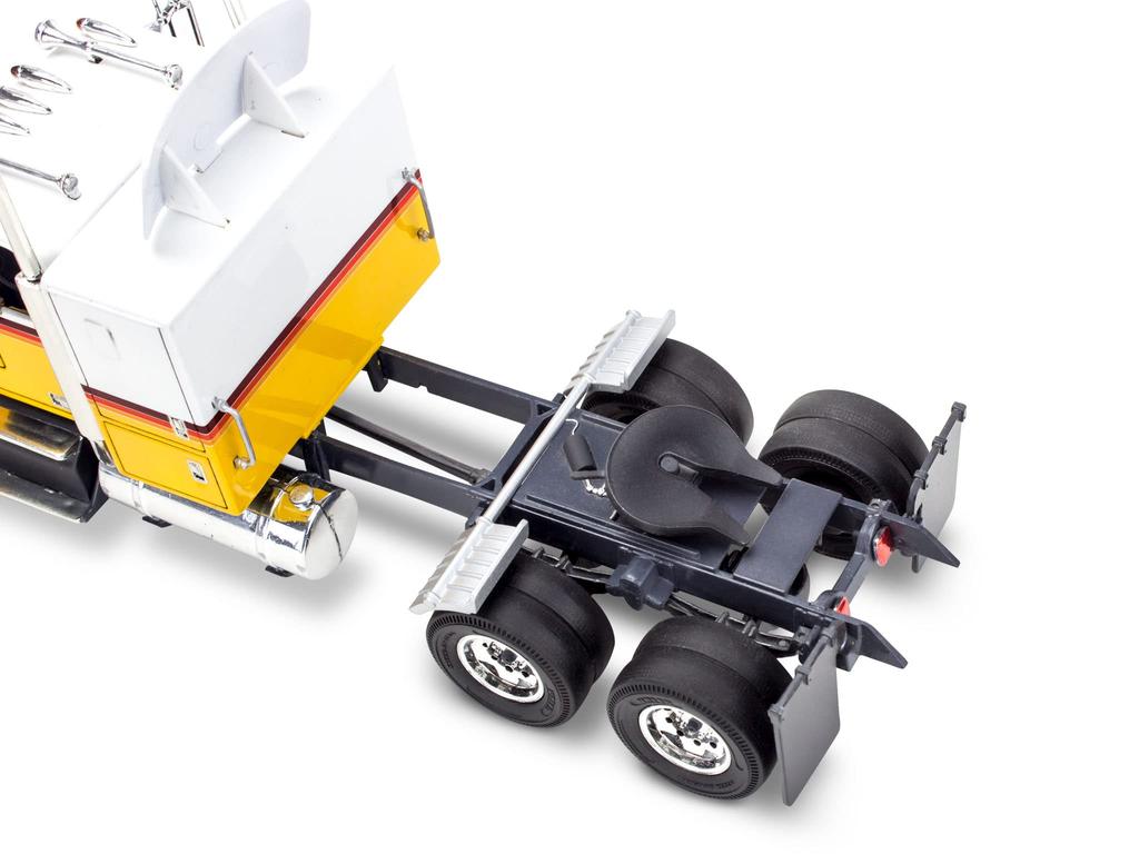 Америка Revell 1/32 Chevy Bison Седельный тягач Пластиковая модель 17471