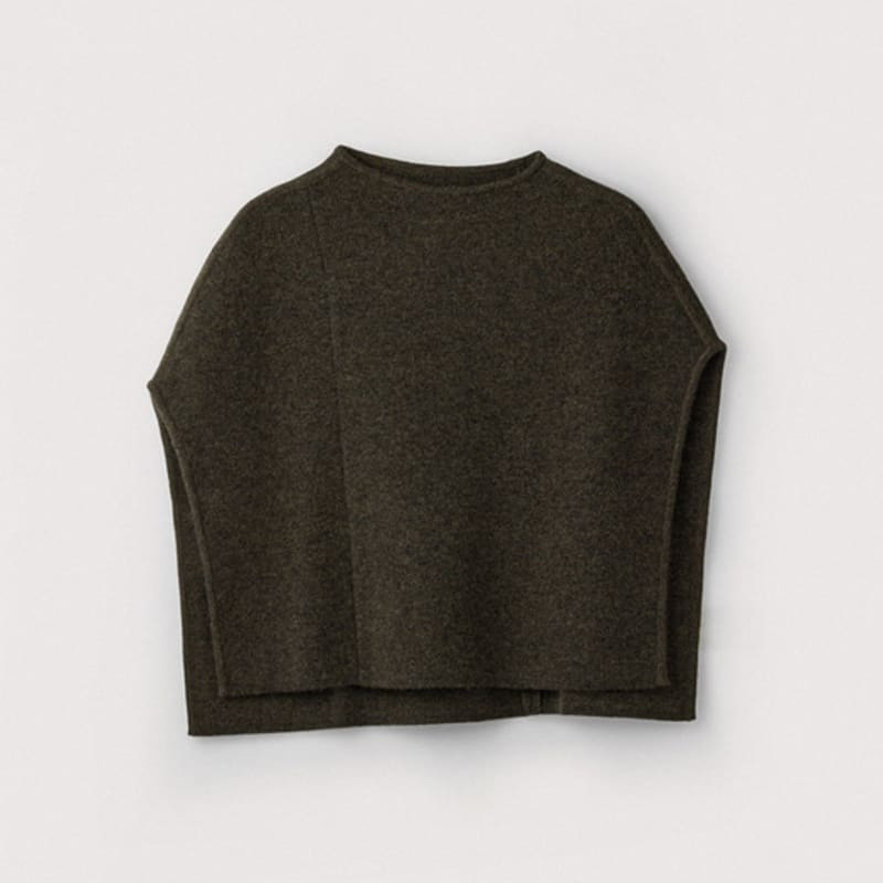 КОЛЛЕКЦИЯ EMBRACE Накидка из сверхтонкой мериносовой шерсти с асимметричным вырезом горловины_Темно-оливковый