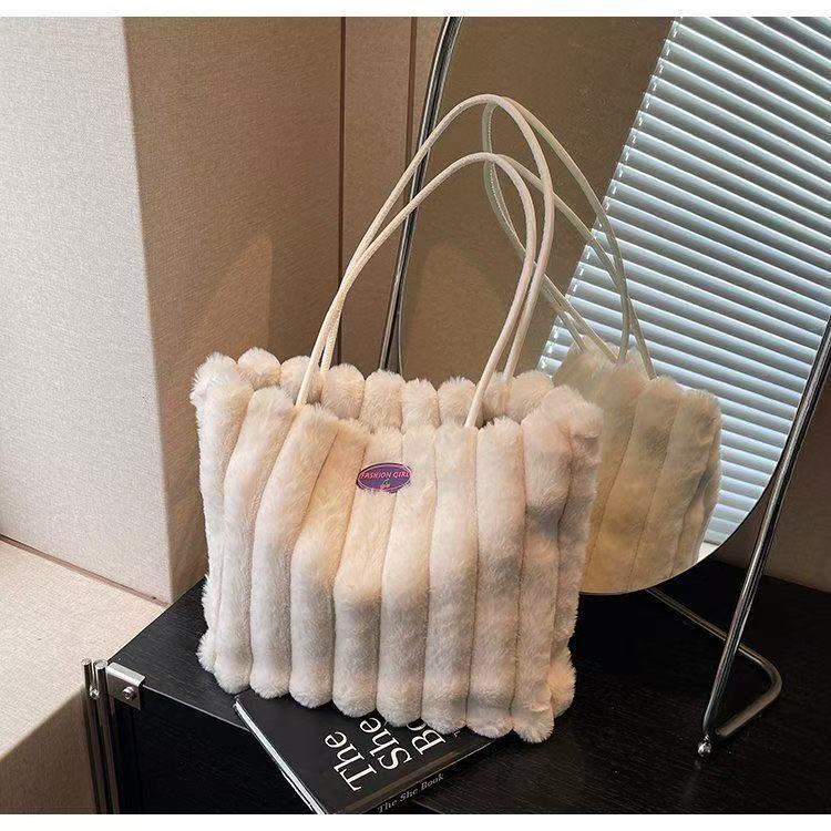 New Sweet Plush Tote Bag for Women, Large Capacity Fashion Handbag, Cute Furry Shoulder Bag for Daily Commute and Shopping KTB
