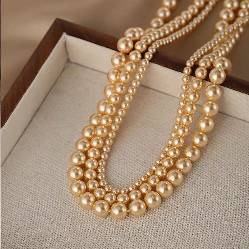 Настоятельно рекомендуем бежевую золотую французскую ретро-цепочку на ключицу с сильным легким антижемчужным чаем.