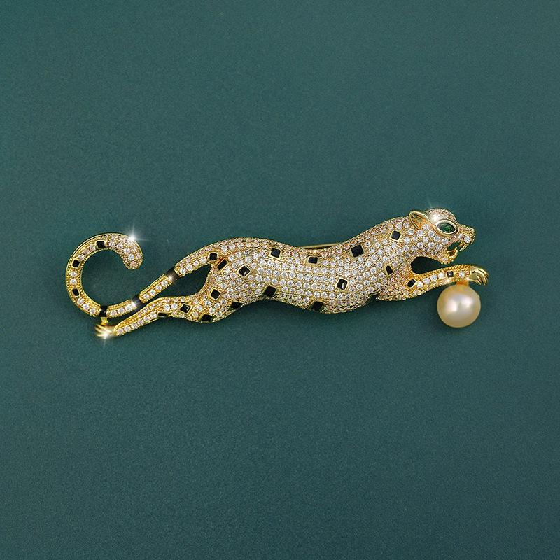 Брошь «Леопард Западной Лян»: Брошь с цирконом и пресноводным жемчугом