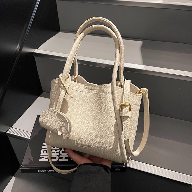 Сумка большой вместимости женская весна-лето универсальная 2025 новая повседневная ретро сумка-мессенджер простая и популярная портативная сумка-ведро