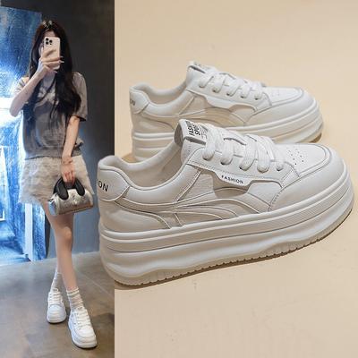 Кожаная платформа белая обувь женская весна и лето 2025 новая увеличивающая рост обувь на доске повседневная спортивная универсальная одинарная обувь