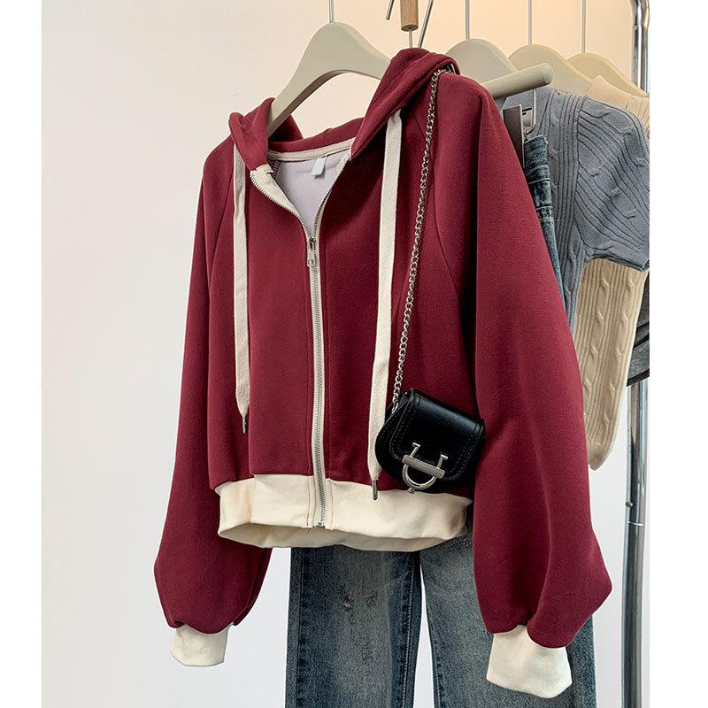 Женская американская красная толстовка с молнией, облегающего кроя - издание Весна 2025.