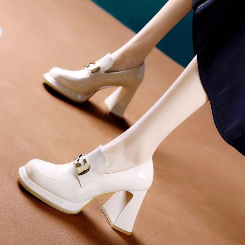 2025 осень новая металлическая пряжка универсальные квадратный носок универсальные лоферы платформа толстый каблук водонепроницаемые одинарные туфли личность