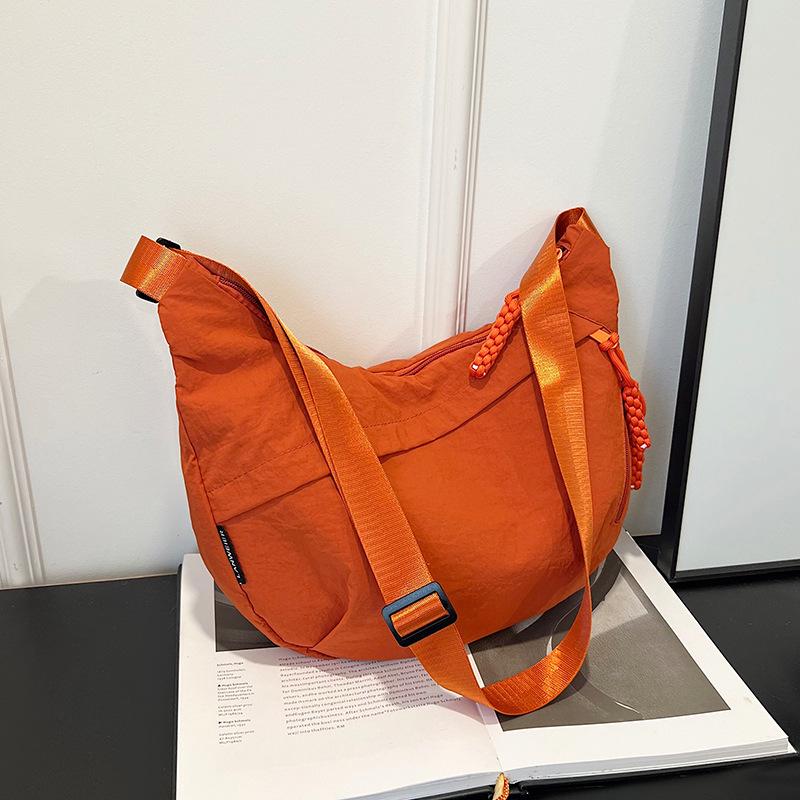 Легкая нейлоновая сумка кроссбоди: Модный дизайн в виде пельменя большой вместимости для женщин