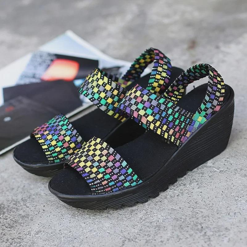 Большие легкие плетеные босоножки на танкетке с открытым носком для женщин