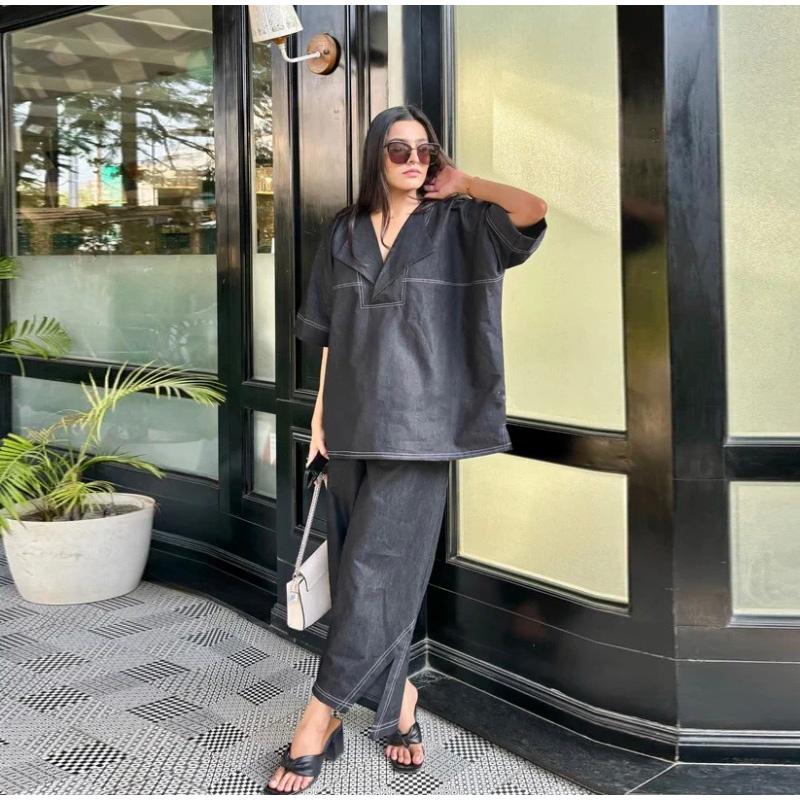 2025 Летний повседневный комплект из джинсовой ткани для женщин, модные винтажные рубашки с отложным карманом, широкие брюки на шнурке, комплект из 2 предметов, однотонный наряд
