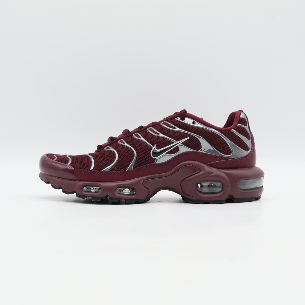 HJ9743-600 Nike Air Max Plus SE Ночной Бордовый Темно-Командный Красный Металлик (Женский)