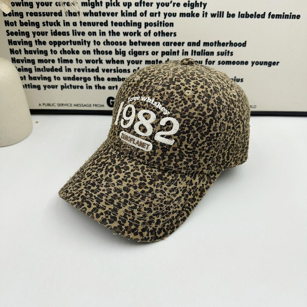 Retro leopard print, embroidered baseball cap for women, old edging American street cap to show the face and small shade.