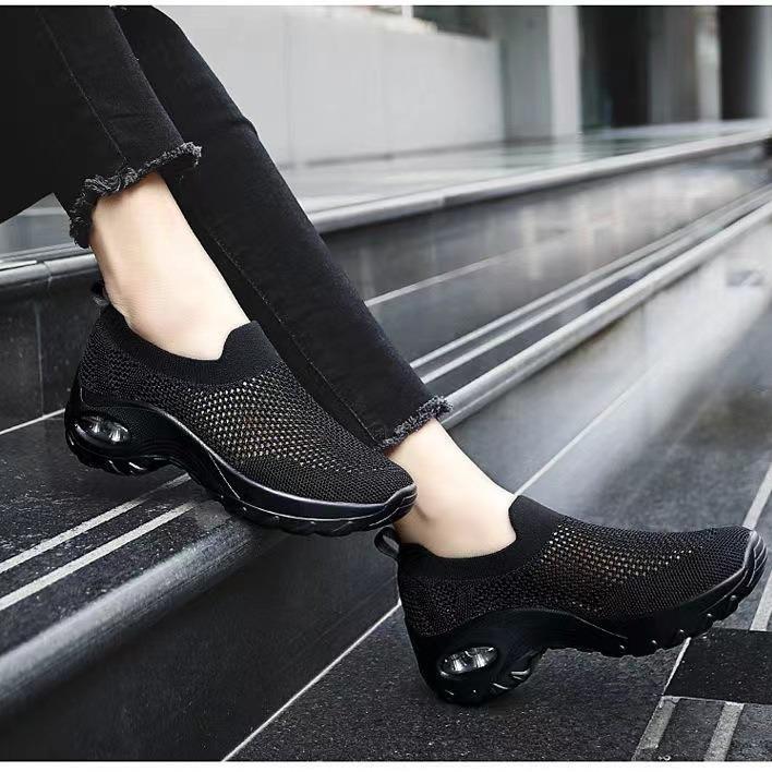 Весенняя женская повседневная обувь больших размеров. Женская обувь на воздушной подушке. Кроссовки Fly-Knit. Туфли без шнуровки. Модные туфли-качалки. Новые туфли-носки.