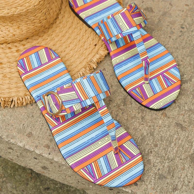 2024 Новые летние сандалии женские модные повседневные пляжные шлепанцы на открытом воздухе с металлическими украшениями женские туфли на плоской подошве большие размеры 35-43