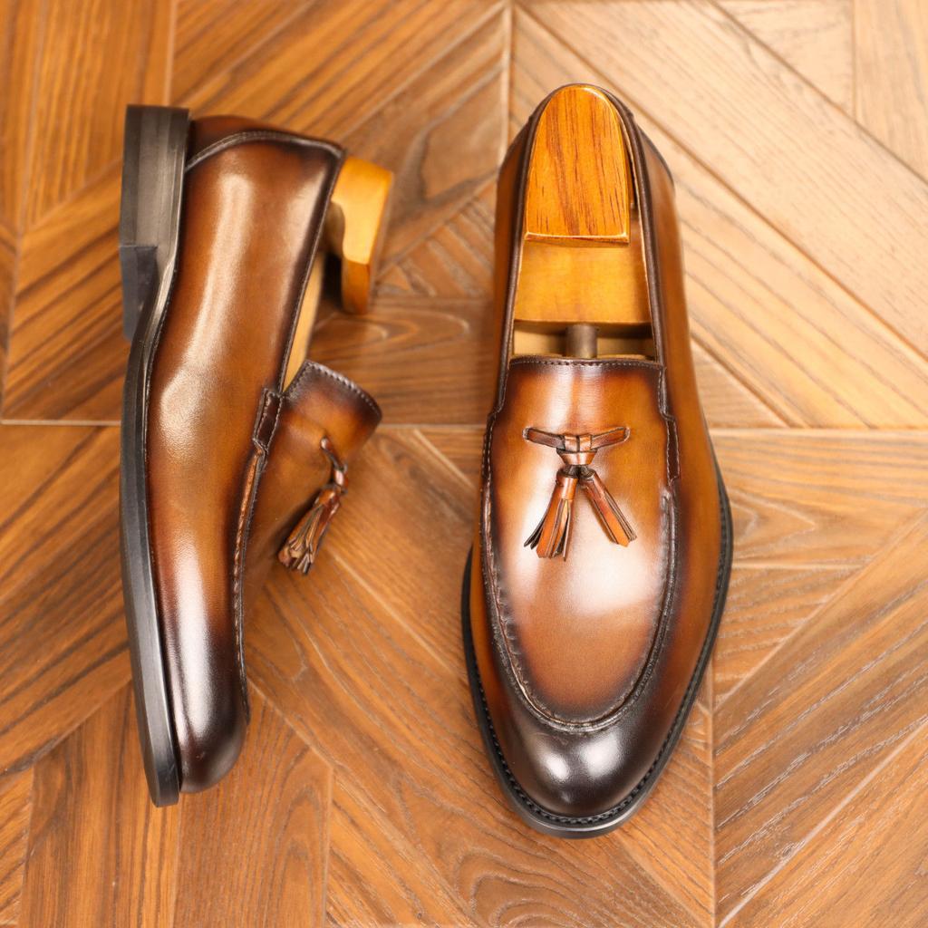 Мужские мокасины с кисточками из коровьей кожи, удобные, без застежек, для свадебной вечеринки, для офиса, для мужчин, классические дизайнерские повседневные мокасины для отдыха на природе