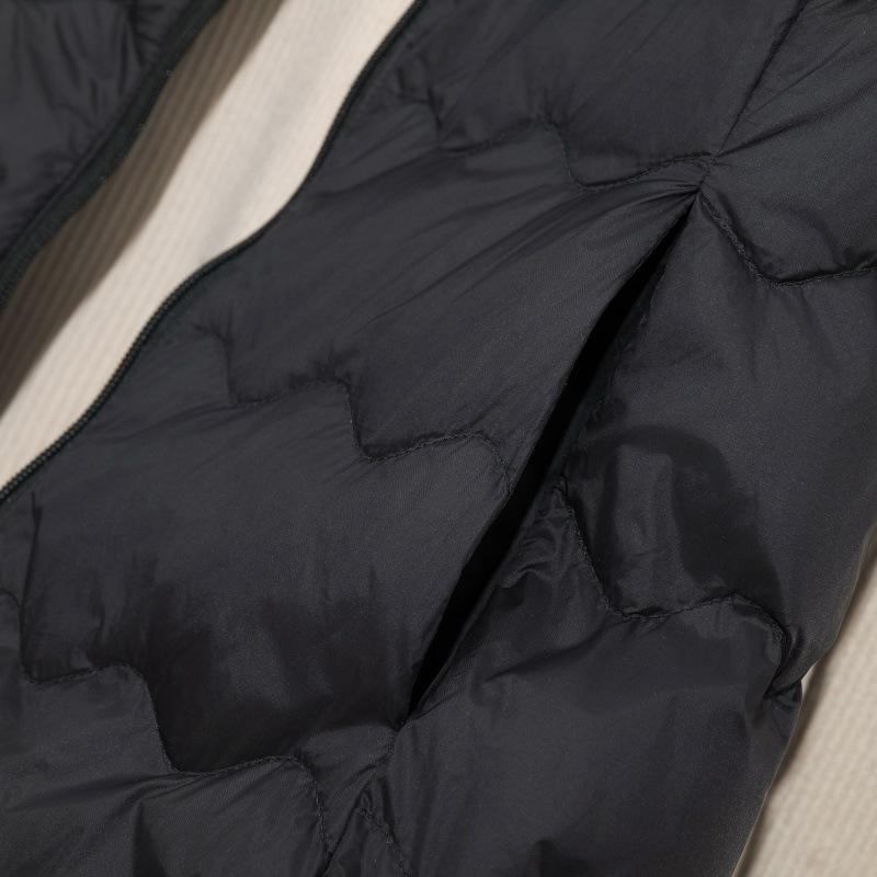 2025 Осень/Зима Большой размер Легкий длинный жилет из белого утиного пуха до колена с капюшоном и волнистым узором