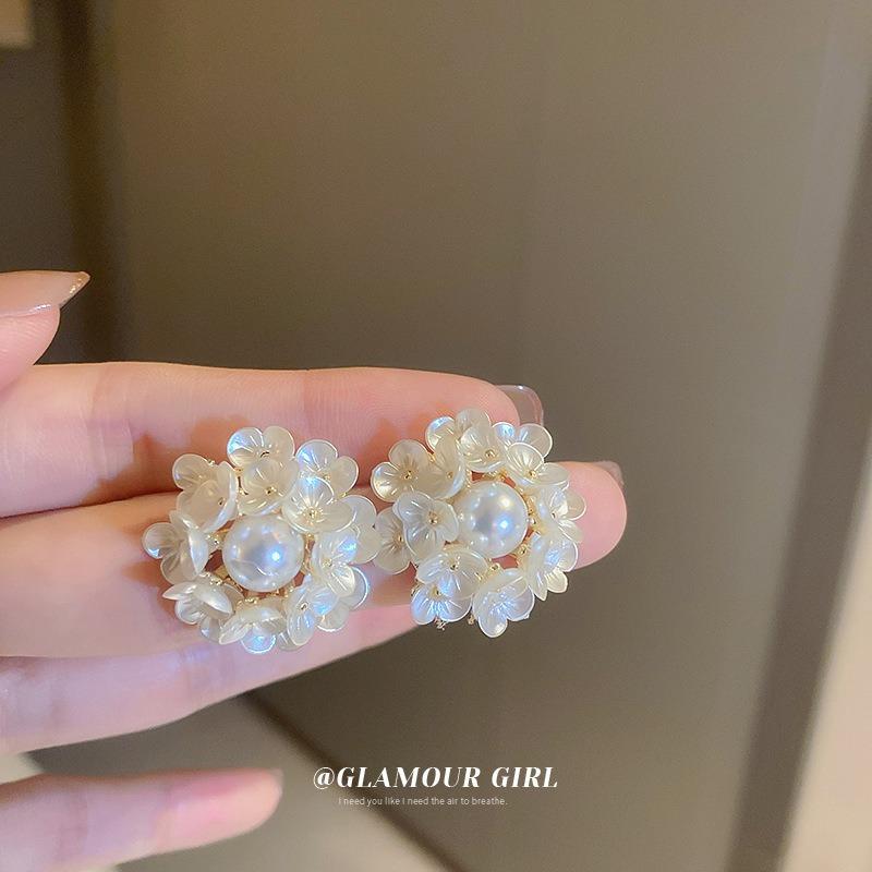 Серьги-цветы из пресноводного жемчуга с посеребренными и позолоченными иглами из настоящего золота, высококлассные серьги, французские серьги в стиле легкой роскоши, элегантные серьги для женщин