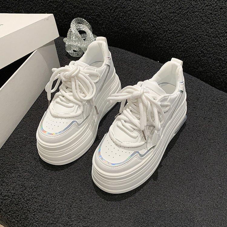 Маленькие белые туфли женские осенние толстые подошвы для пожилых людей с чувством повседневного спорта в высоких туфлях-булочках