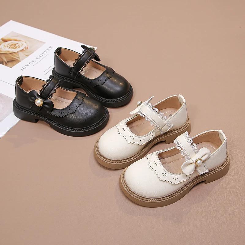 2024 Детские кожаные туфли для девочек, осенние новые модные корейские туфли с мягкой подошвой, нескользящие, универсальные, французские шикарные кружевные туфли на плоской подошве