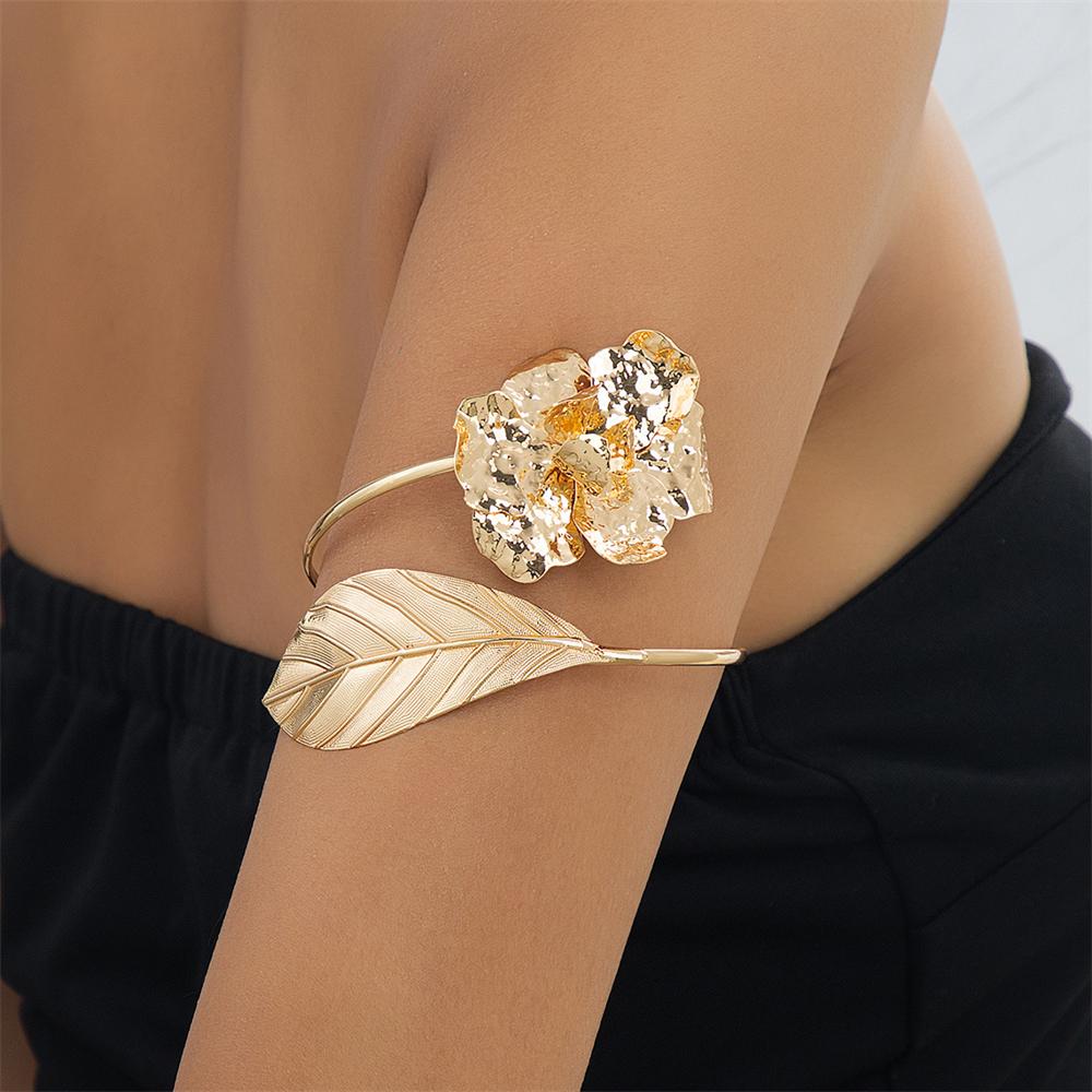 Design Sense Hollow Butterfly Flower Open Cuff Armband for Women Trendy Leaf Floral Geometric Arm Bracelet Party Body Jewelry