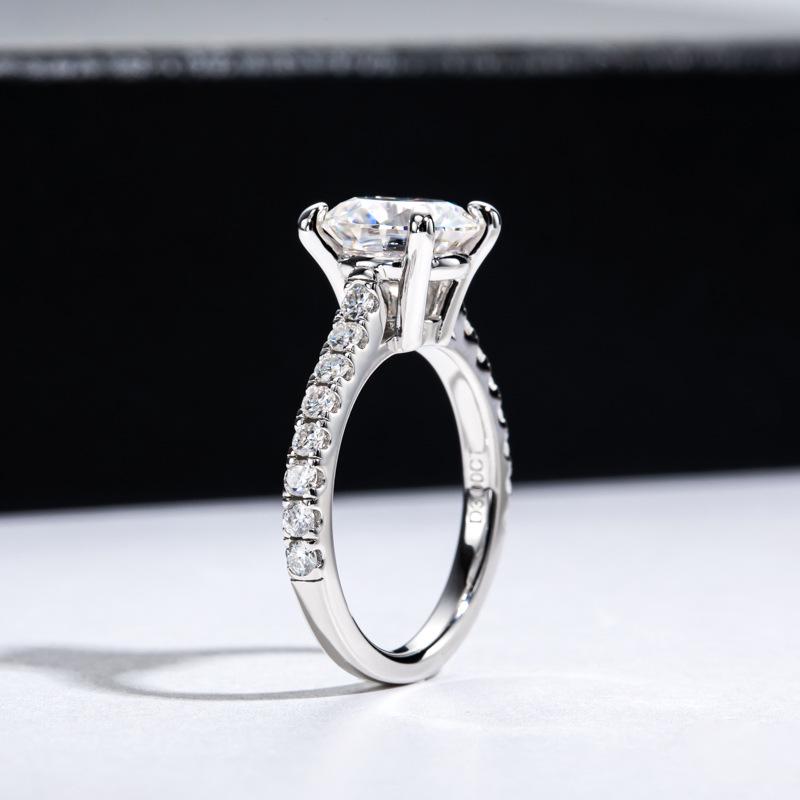 Oval Moissanite Ring: 2/3 Carat, Silver-Plated Gold, Half Eternity Light Luxury Engagement Ring for Women.