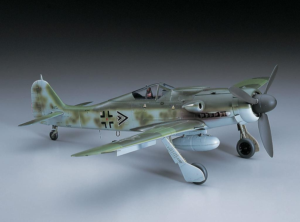Hasegawa 1/32 scale German Air Force Focke-Wulf Fw190D-9 Plastic Model Kit ST19