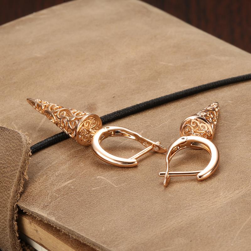 Длинные женские серьги-подвески Kinel цвета розового золота с конусом