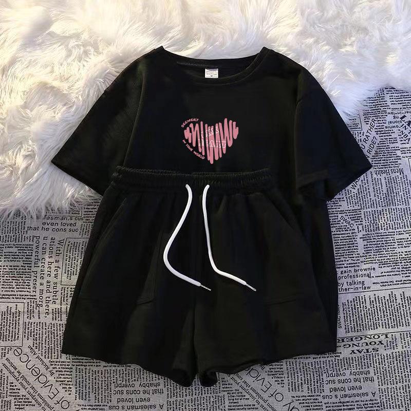 Женский модный летний спортивный костюм из двух частей - футболка с коротким рукавом свободного кроя и шорты для повседневной носки