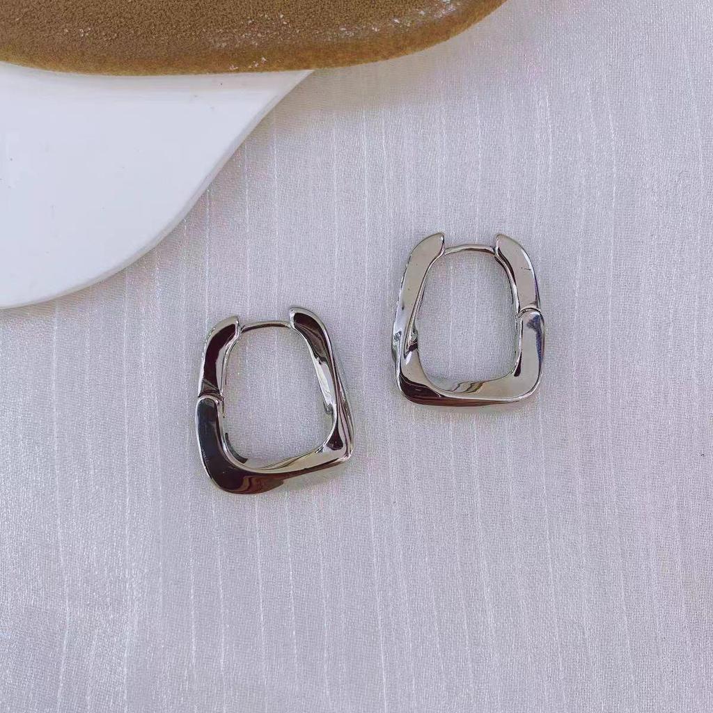 2025 Трендовые минималистичные геометрические круглые серьги-клипсы для женщин: Европейский и американский нишевый дизайн