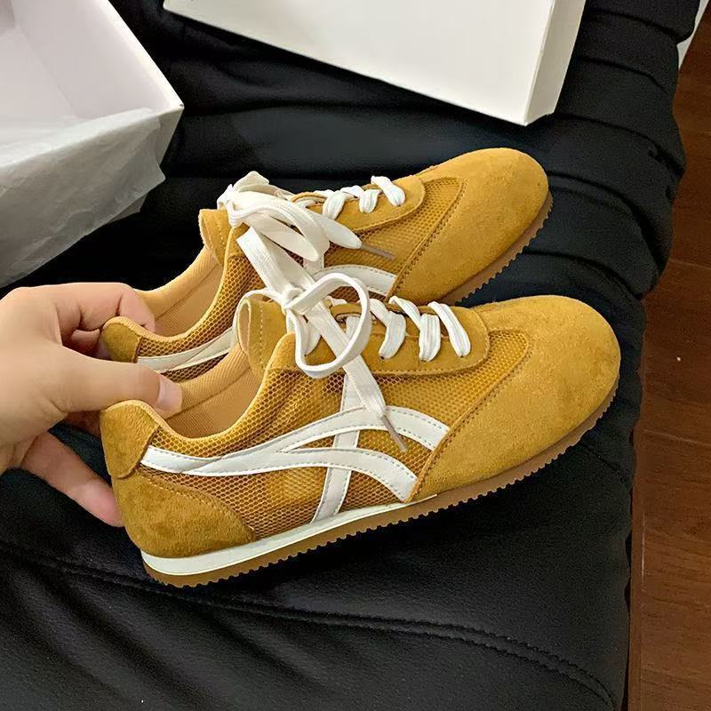 Сетчатые дышащие немецкие тренировочные туфли женские осенние новые легкие студенческие универсальные на плоской подошве повседневные спортивные кеды