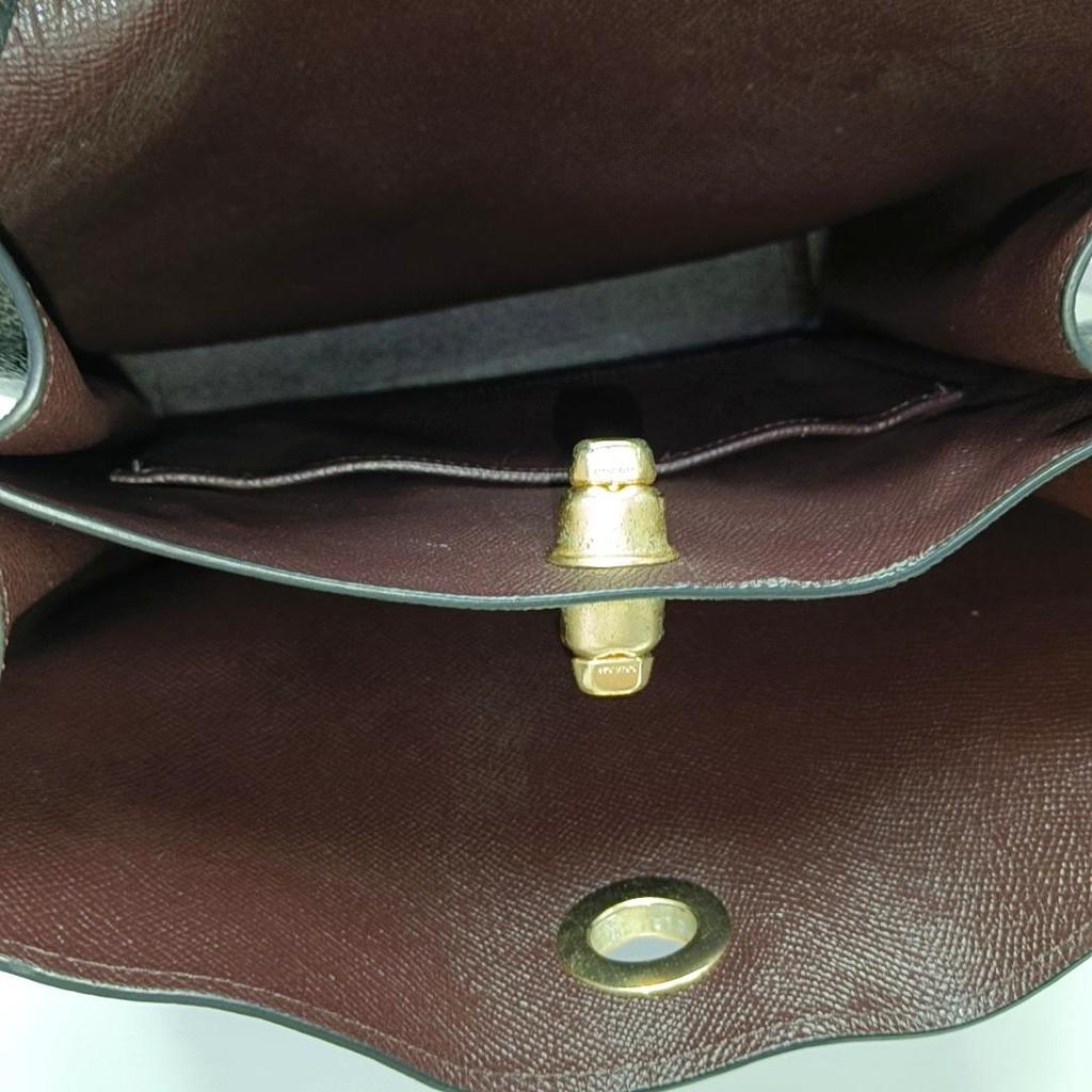 [Pre-Owned] Charlie 26 Solid Color Magnetic Closure Leather Bucket Bag - Very Good #1IV00HU