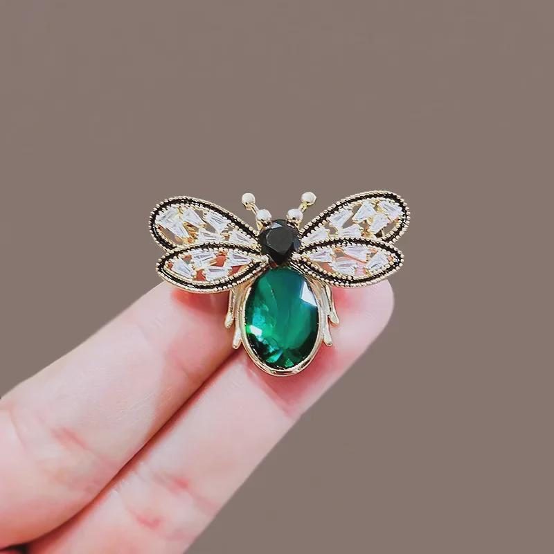 Exquisite Chinese Phoenix Tail Brooch - Vintage Cheongsam & Hanfu Pin for Women