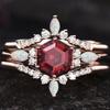 Европейские и американские Xiyin Jewelry Популярное трехкомпонентное кольцо из розового золота Рубиновые украшения