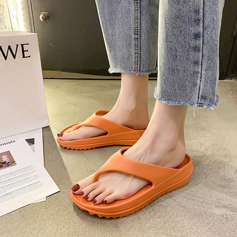 Новые женские тапочки, пляжные шлепанцы на толстой подошве, верхняя одежда, шлепанцы и тапочки Tide Summer Bathroom Non-slip
