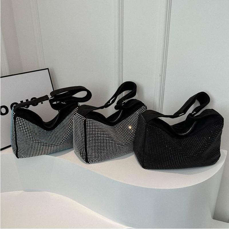 Yogodlns Fashion Rhinestone Shoulder Bag For Women Large Capacity PU Leather Bling Crossbody Messenger Bags Designer Rivets Shopping Bag