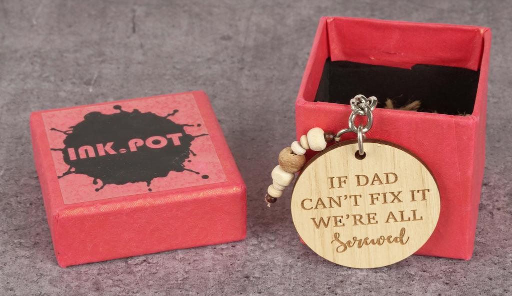 Inkdotpot Забавный брелок с надписью «Если папа не может это починить, мы все облажались» с гравировкой на дереве