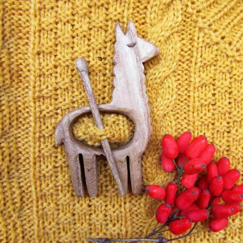1PC Creative Jewelry Christmas Tree New Shawl Pin Scarf Buckle Wooden Brooch Men Women