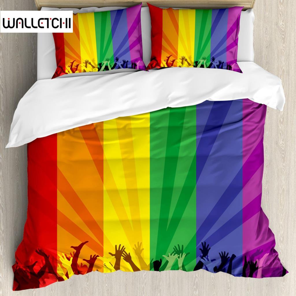 Комплект постельного белья Pride из полиэстера Люди празднуют Международный день ЛГБТ-сообщества с красочным полосатым дизайном комплекта постельного белья