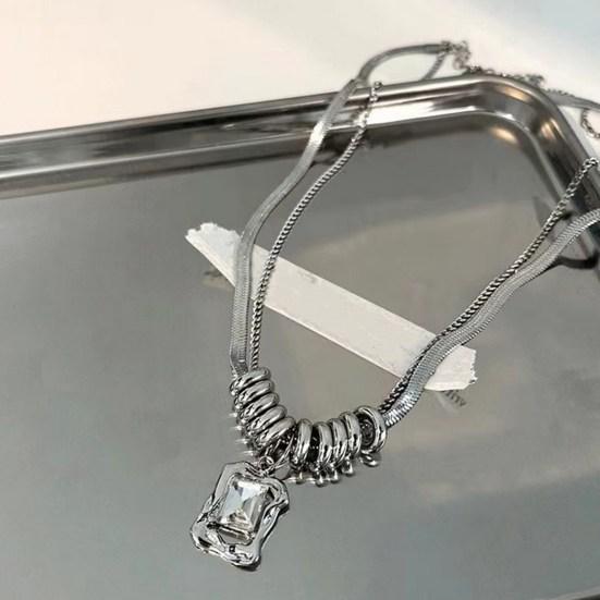 Женское ожерелье, двухслойное индивидуальное круглое кольцо, змеиная кость, крутой черный искусственный кристалл, квадратная ключица