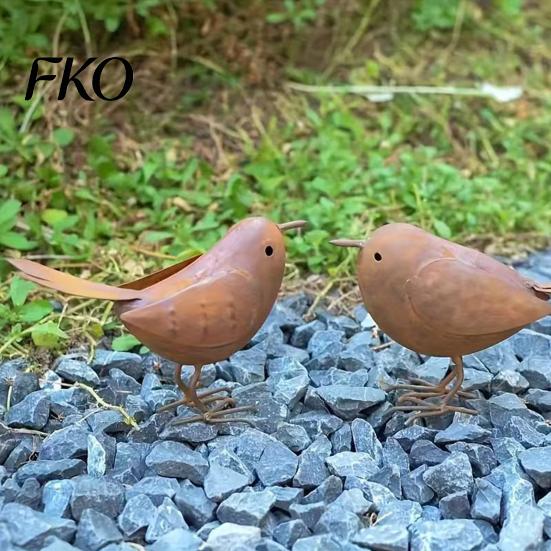Windowsill Bird Ornament 2 Pcs Rusty Metal Figurine Farmhouse Vintage Garden Statue Mid-century Decorative Cute Small Sculpture for Home Patio