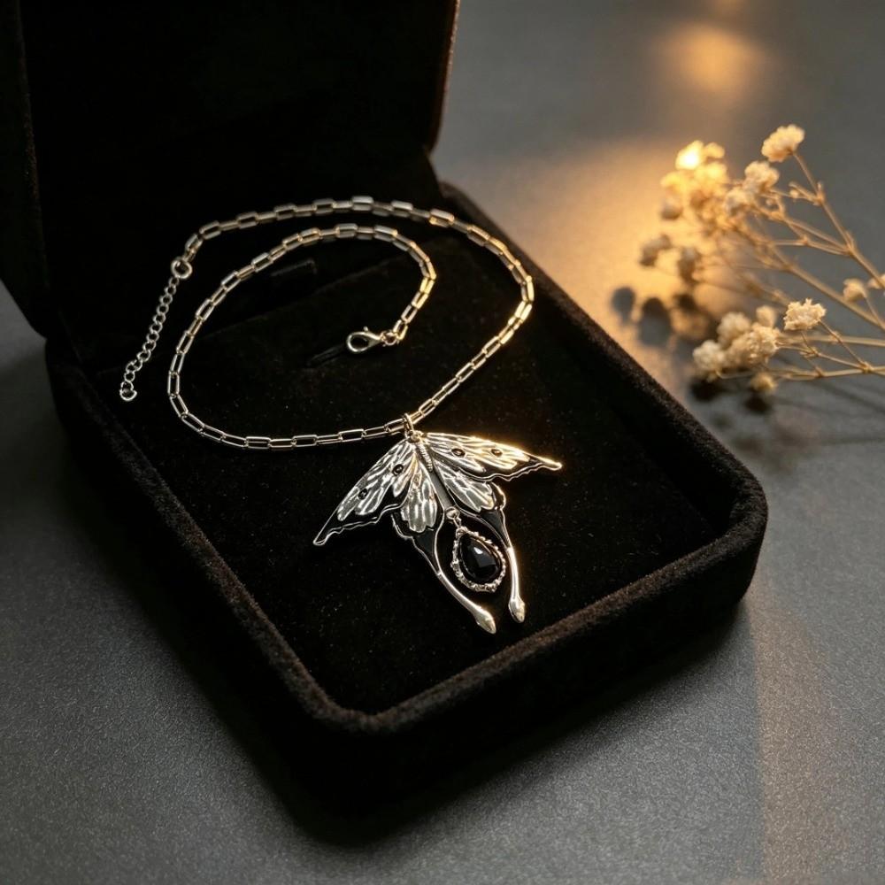 Winged Moth Moth Pendant Necklace Dark Aesthetic Choker Necklaces Insect Jewelry Accessories