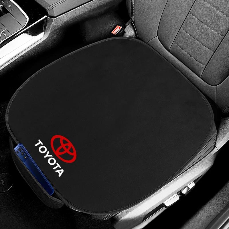 Toyota 2026 Новые колпаки на колеса Четыре сезона Универсальная дышащая плюшевая накидка на сиденье автомобиля и игрушка-подголовник Toyota Наклейка на автомобиль Toyota