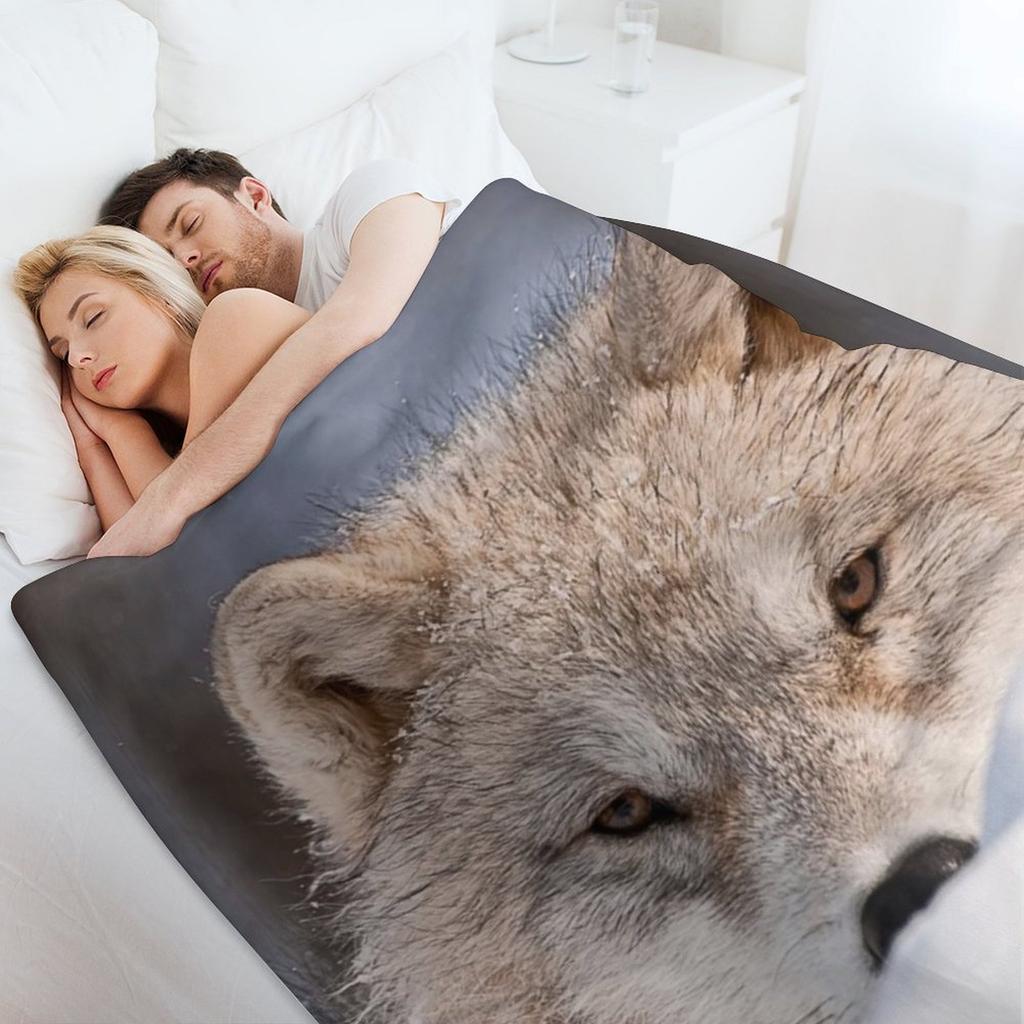 Arctic Wolf Throw Blanket Decorative Sofa Flannel Fabric Loose Warm Blankets
