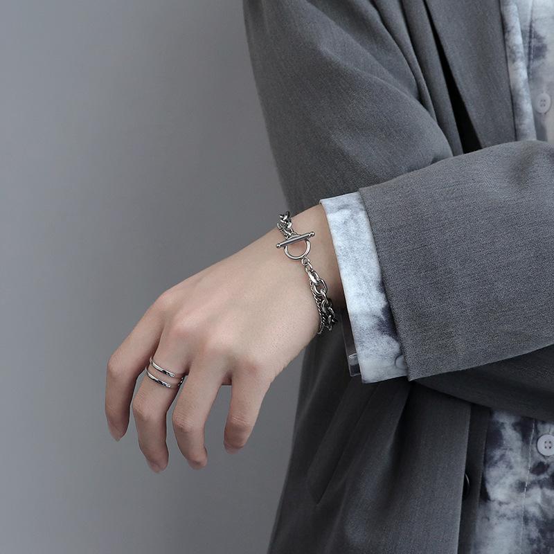 Браслет на руку - Нишевый дизайн в минималистичном стиле, подходит для мужского украшения. Простые мужские украшения из титана и стали.