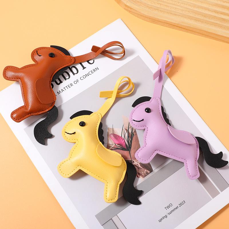 Women'S Bag Pony Keychain Pendant High Quality Pu Leather Horse Ornament Handmade Stitching Charm Fashion Accessories Gift