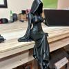 Набор фигурок Таинственная Женщина в Капюшоне Черная Мантия Безликая Девочка Настольное Украшение, Готическая Колдунья Скульптура из Смолы