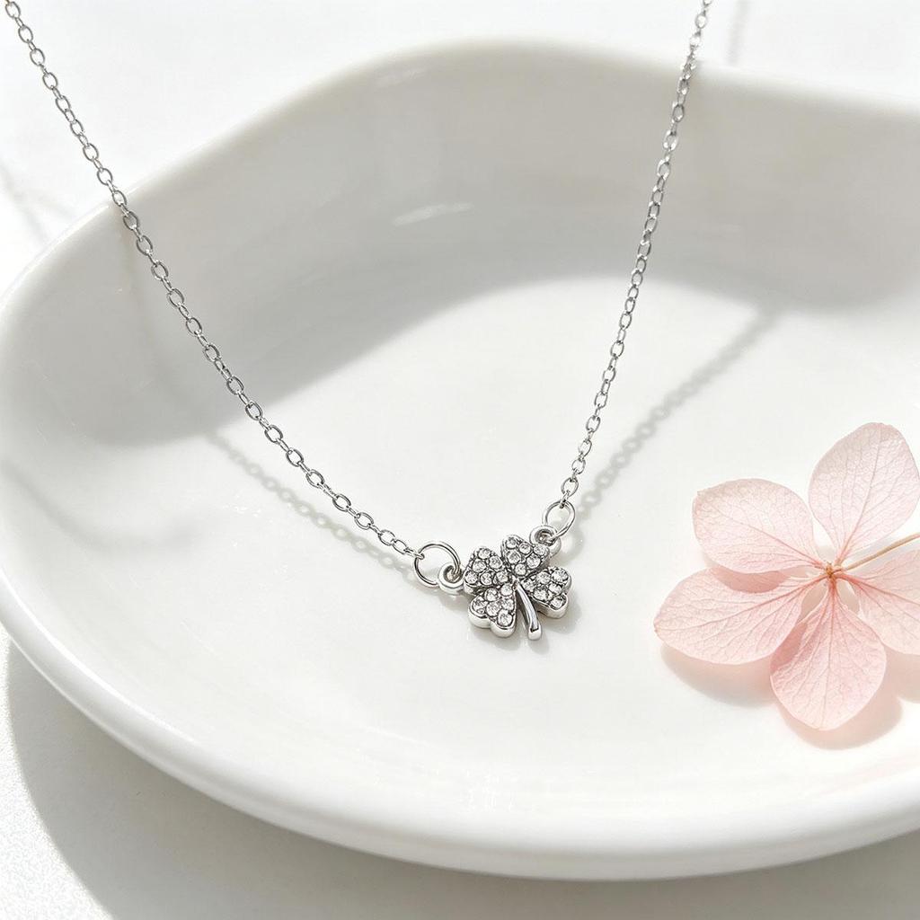 Flower Necklace for Women, Versatile Niche Design, Daily Gentle Atmosphere, New Four-Petal Silver Collarbone Chain