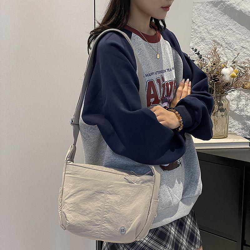 Нейлоновая ткань Повседневная маленькая сумка через плечо для женщин Легкие повседневные сумки-мессенджеры 2024 Зимняя новая простая модная женская сумка через плечо для поездок на работу