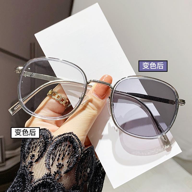 Brown plain color-changing glasses, female students' daily anti-blue light flat glasses, round face, thin myopia can be matched
