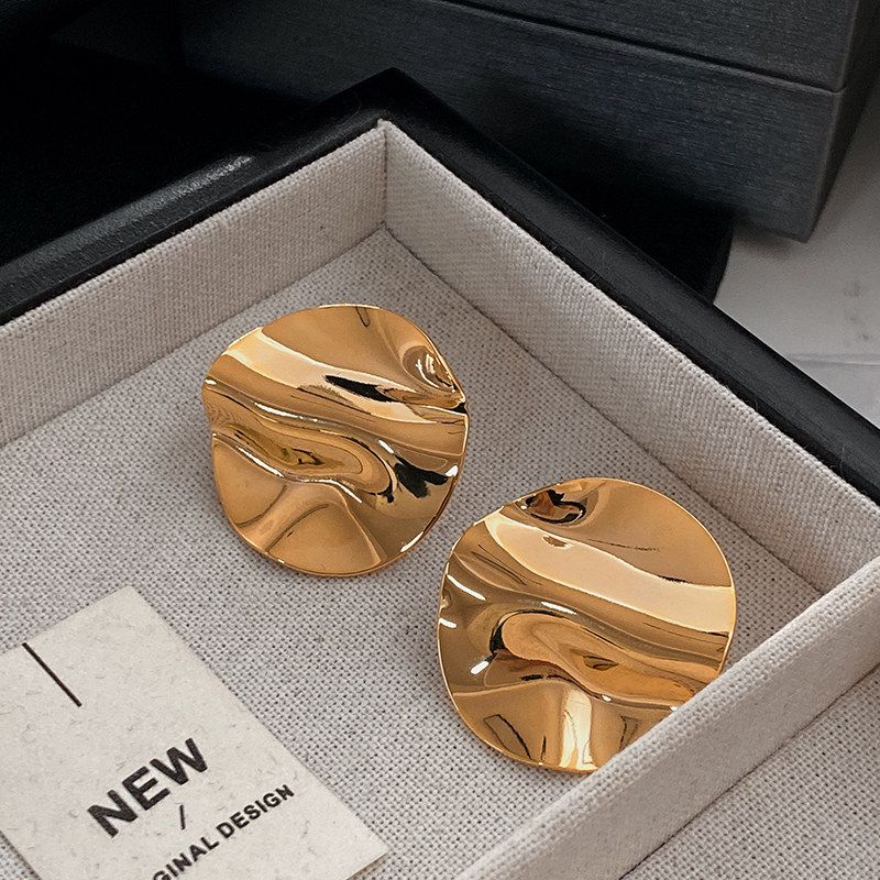 Metal Sequin Earrings 2026 New Popular Wave-Shaped Round Earrings Light Luxury High-End Simple European and American Style Earrings