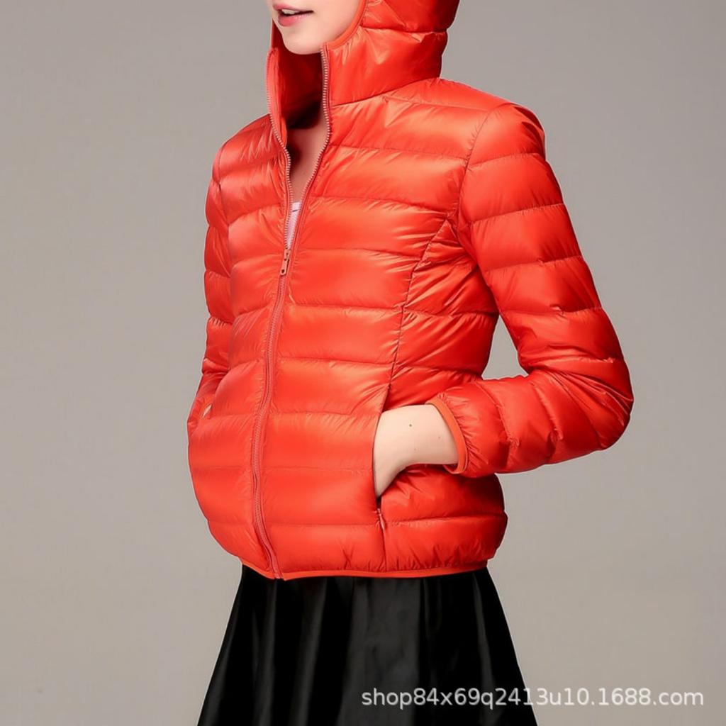 Женская новая короткая стеганая куртка из хлопка, легкая, толстая, теплая, приталенного кроя, корейская версия, модная куртка из шелка и хлопка без сумки для хранения